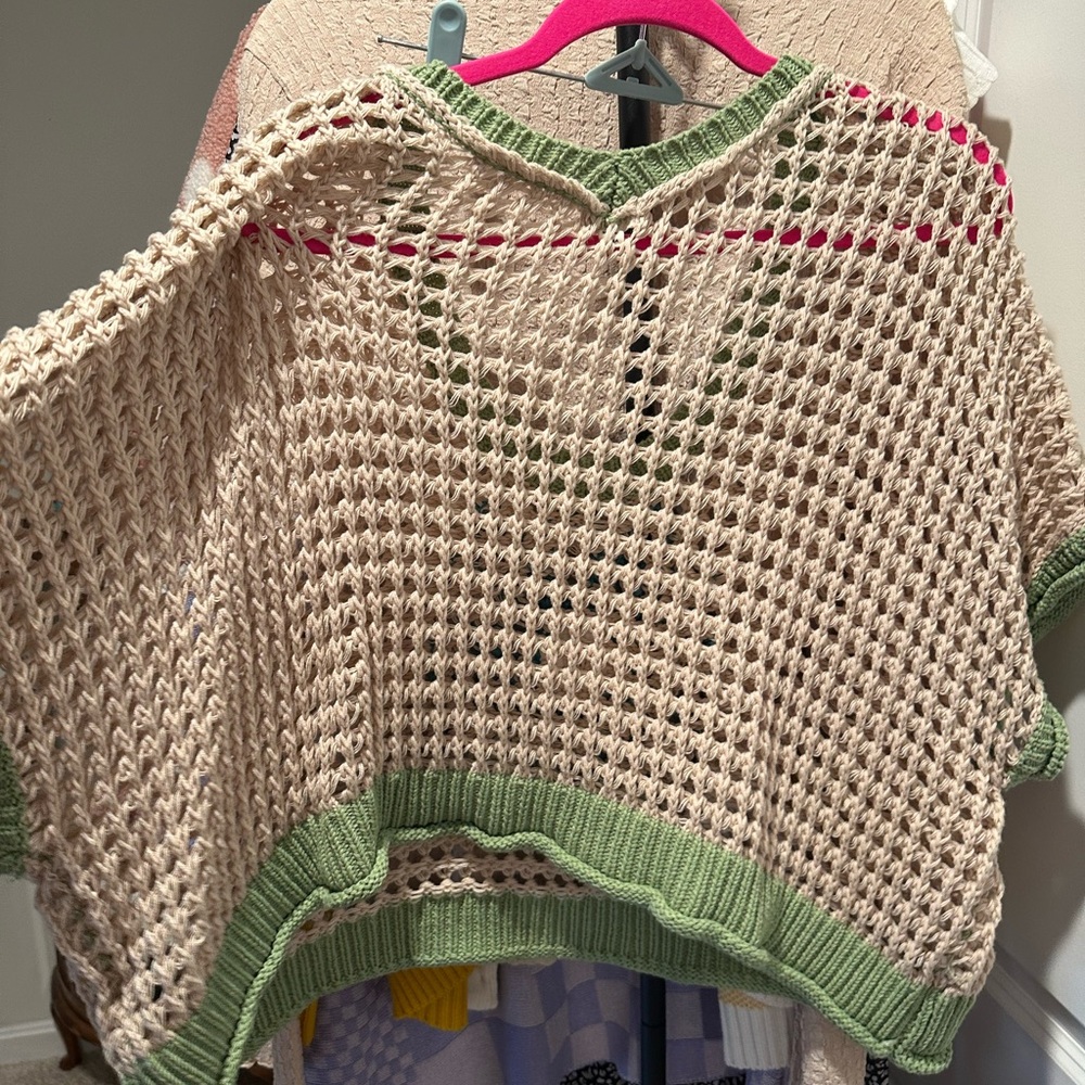 POL - Embroidery Flower Crocheted Top - Picture 5 of 5